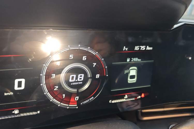 Used Hyundai Elantra 2022 1.5L CVT LUX Prestige Edition Odometer Close Up