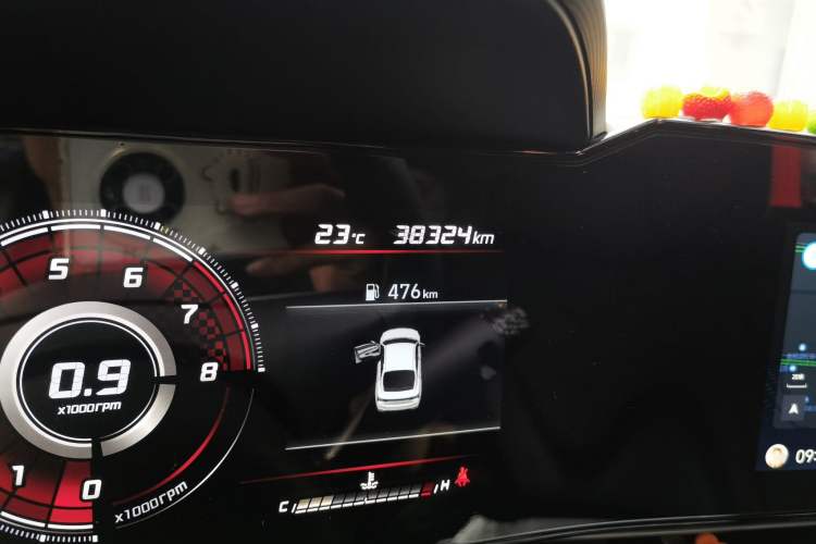 Used Hyundai Elantra 2022 1.5L CVT LUX Prestige Edition Odometer Close Up
