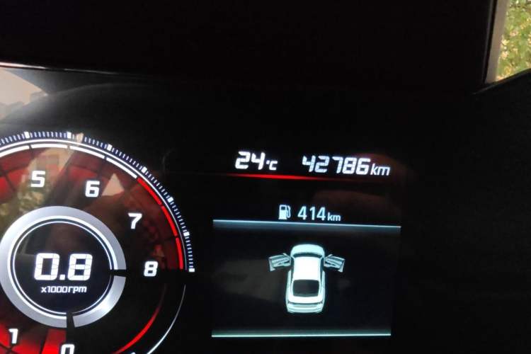 Used Hyundai Elantra 2022 1.5L CVT LUX Prestige Edition Odometer Close Up