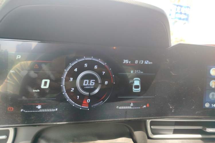 Used Hyundai Elantra 2022 1.5L CVT LUX Prestige Edition Odometer Close Up