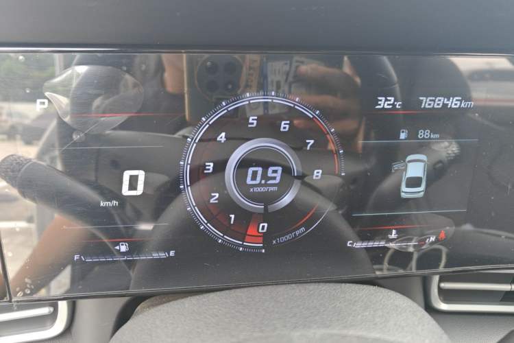 Used Hyundai Elantra 2022 1.5L CVT LUX Prestige Edition Odometer Close Up