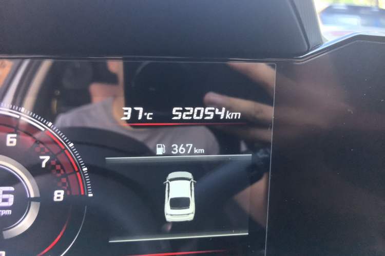 Used Hyundai Elantra 2022 1.5L CVT LUX Prestige Edition Odometer Close Up