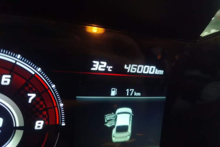 Used Hyundai Elantra 2022 1.5L CVT LUX Prestige Edition Odometer Close Up