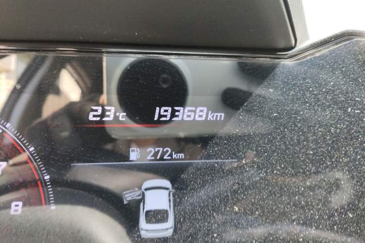 Used Hyundai Elantra 2022 1.5L CVT LUX Prestige Edition Odometer Close Up