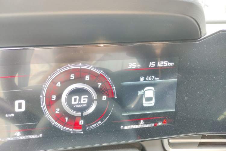 Used Hyundai Elantra 2022 1.5L CVT LUX Prestige Edition Odometer Close Up