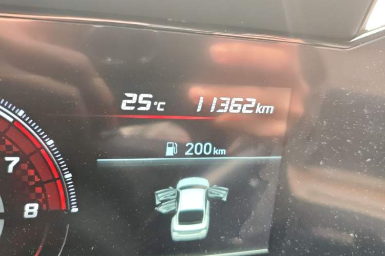 Used Hyundai Elantra 2022 1.5L CVT LUX Prestige Edition Odometer Close Up