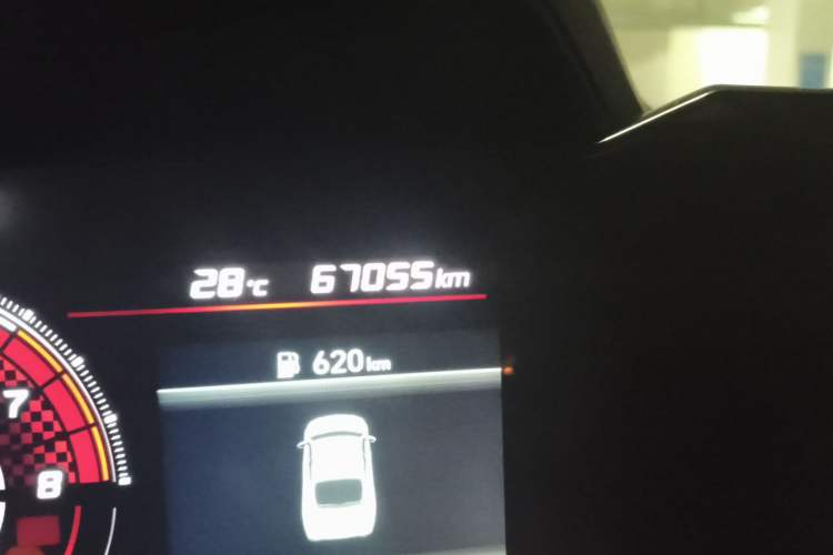 Used Hyundai Elantra 2022 1.5L CVT LUX Prestige Edition Odometer Close Up