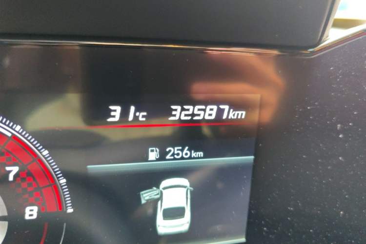 Used Hyundai Elantra 2022 1.5L CVT LUX Prestige Edition Odometer Close Up