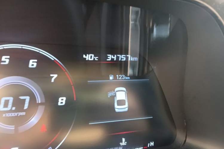 Used Hyundai Elantra 2022 1.5L CVT GLX Elite Edition Odometer Close Up
