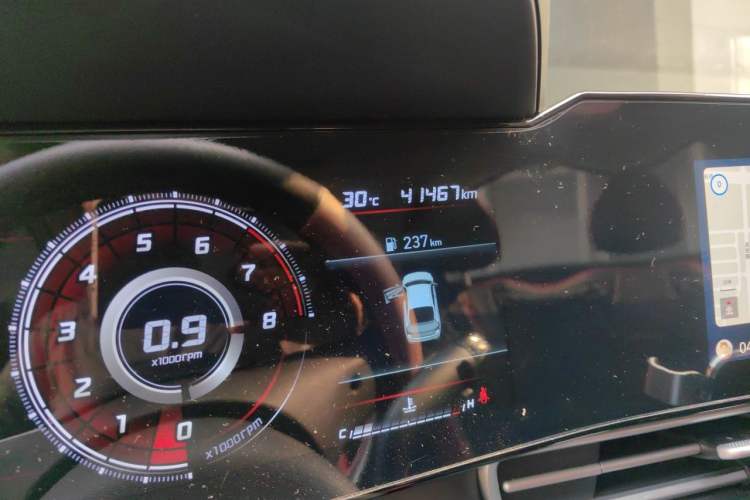 Used Hyundai Elantra 2022 1.5L CVT LUX Prestige Edition Odometer Close Up