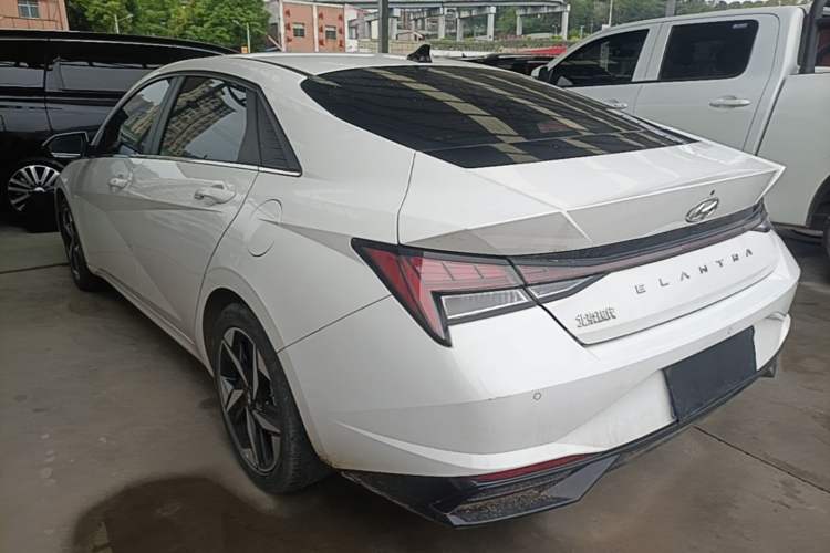 Used Hyundai Elantra 2022 1.5L CVT LUX Prestige Edition Rear Left 45 Deg