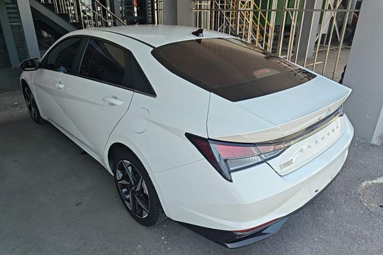 Used Hyundai Elantra 2022 1.5L CVT GLX Elite Edition Rear Left 45 Deg