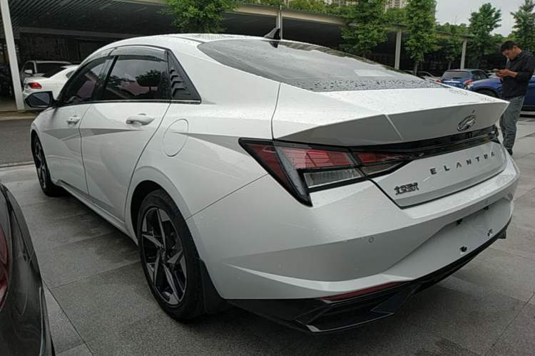 Used Hyundai Elantra 2022 1.5L CVT GLX Elite Edition Rear Left 45 Deg