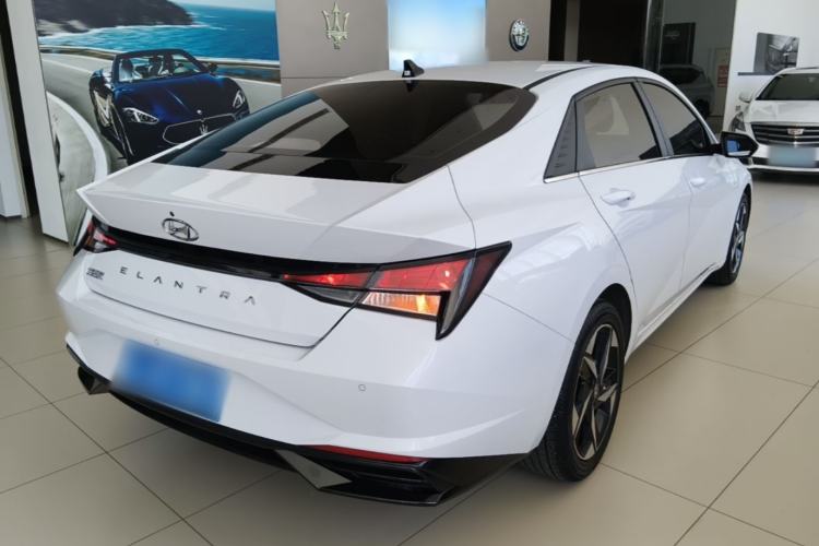 Used Hyundai Elantra 2022 1.5L CVT GLX Elite Edition Rear Right 45 Deg