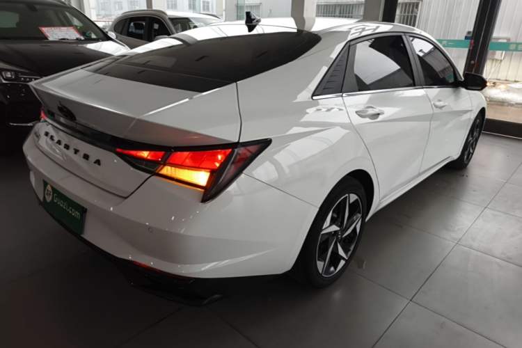 Used Hyundai Elantra 2022 1.5L CVT GLX Elite Edition Rear Right 45 Deg