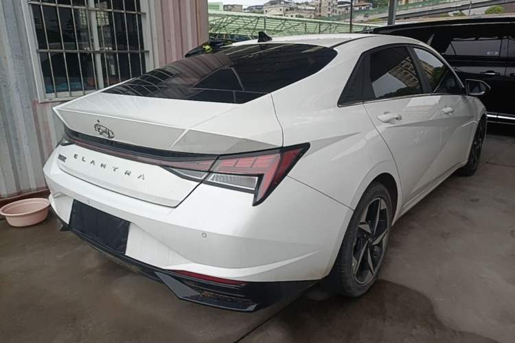 Used Hyundai Elantra 2022 1.5L CVT LUX Prestige Edition Rear Right 45 Deg