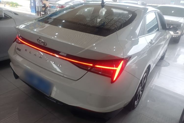 Used Hyundai Elantra 2022 1.5L CVT LUX Prestige Edition Rear Right 45 Deg
