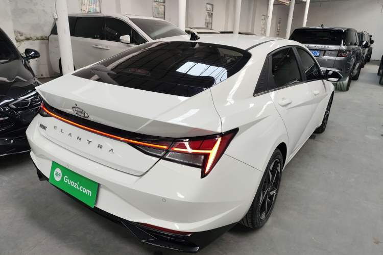 Used Hyundai Elantra 2022 1.5L CVT LUX Prestige Edition Rear Right 45 Deg