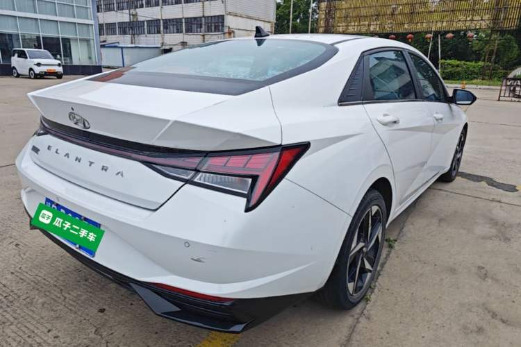 Used Hyundai Elantra 2022 1.5L CVT LUX Prestige Edition Rear Right 45 Deg