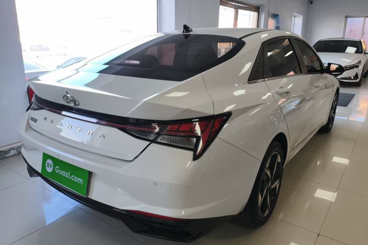 Used Hyundai Elantra 2022 1.5L CVT LUX Prestige Edition Rear Right 45 Deg