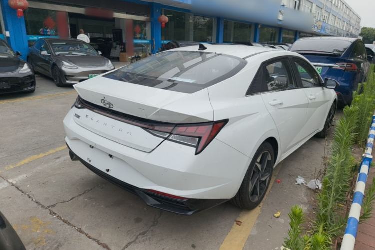 Used Hyundai Elantra 2022 1.5L CVT LUX Prestige Edition Rear Right 45 Deg