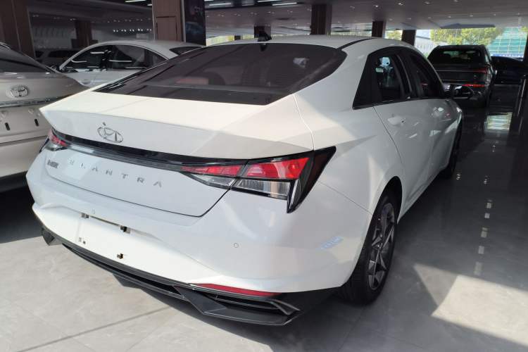 Used Hyundai Elantra 2022 1.5L CVT GLX Elite Edition Rear Right 45 Deg