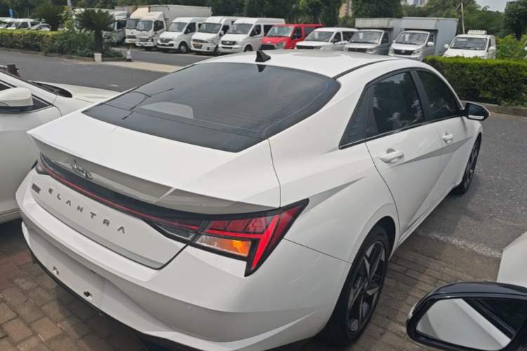 Used Hyundai Elantra 2022 1.5L CVT LUX Prestige Edition Rear Right 45 Deg