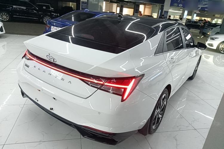 Used Hyundai Elantra 2022 1.5L CVT LUX Prestige Edition Rear Right 45 Deg