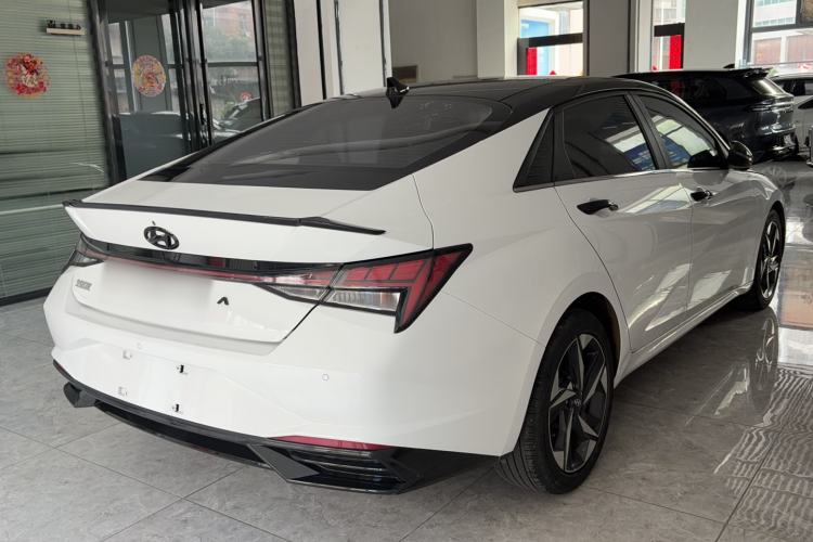 Used Hyundai Elantra 2022 1.5L CVT LUX Prestige Edition Rear Right 45 Deg