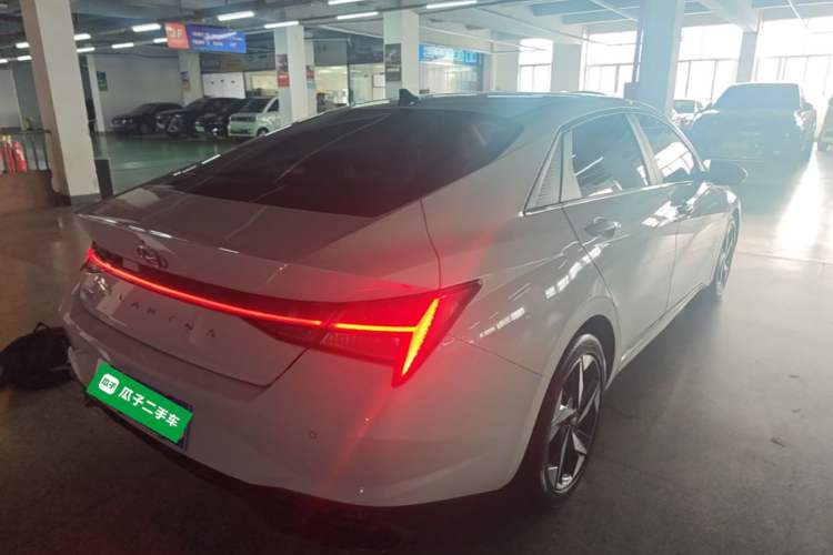 Used Hyundai Elantra 2022 1.5L CVT LUX Prestige Edition Rear Right 45 Deg