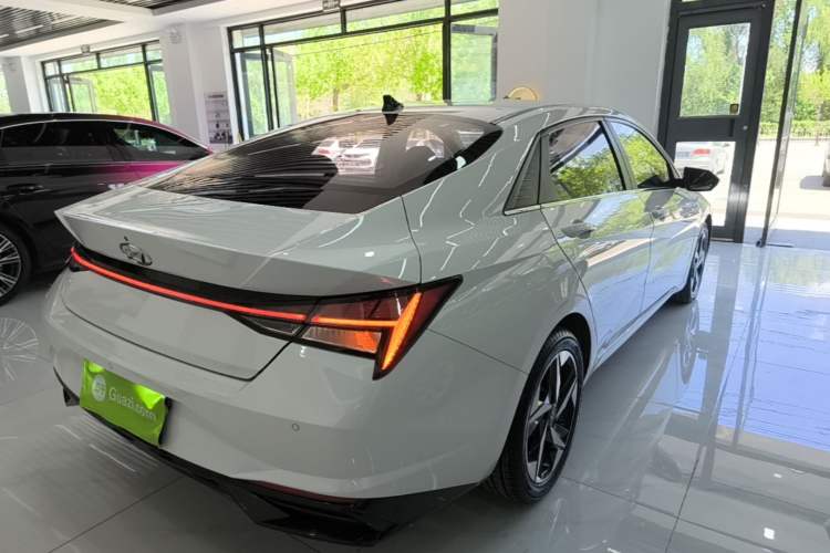 Used Hyundai Elantra 2022 1.5L CVT LUX Prestige Edition Rear Right 45 Deg