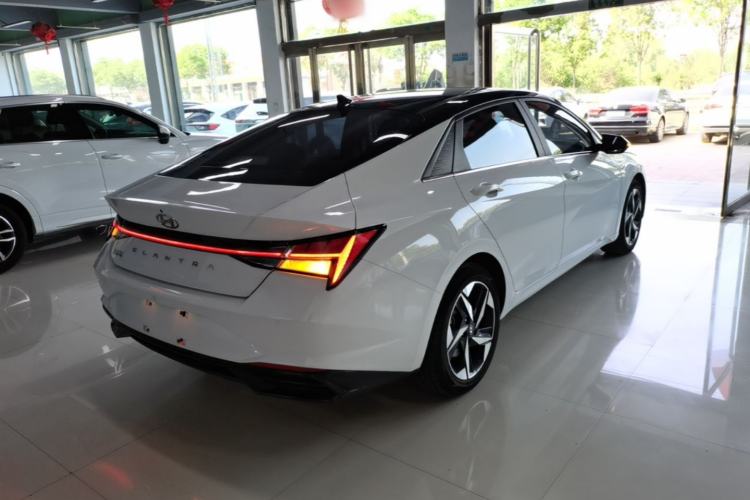 Used Hyundai Elantra 2022 1.5L CVT LUX Prestige Edition Rear Right 45 Deg