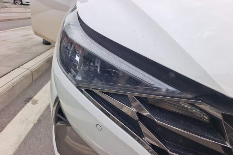 Used Hyundai Elantra 2022 1.5L CVT LUX Prestige Edition Right Front Headlight