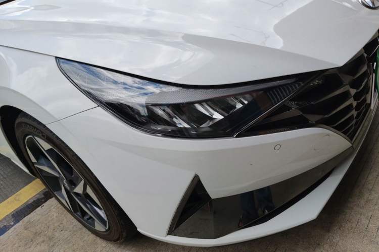 Used Hyundai Elantra 2022 1.5L CVT LUX Prestige Edition Right Front Headlight
