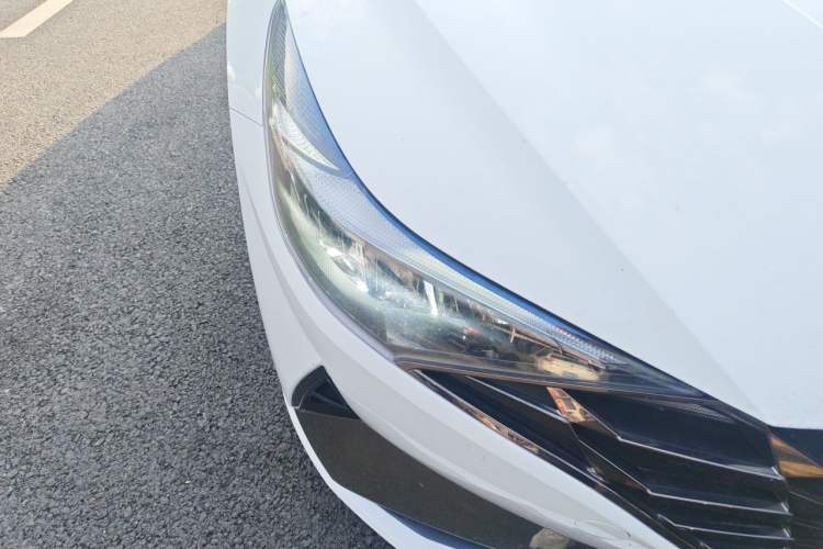 Used Hyundai Elantra 2022 1.5L CVT LUX Prestige Edition Right Front Headlight