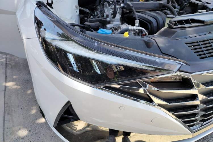 Used Hyundai Elantra 2022 1.5L CVT LUX Prestige Edition Right Front Headlight