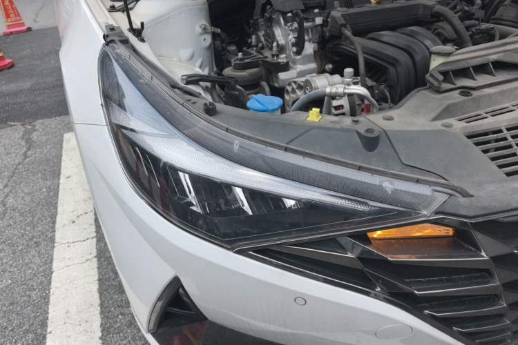 Used Hyundai Elantra 2022 1.5L CVT LUX Prestige Edition Right Front Headlight