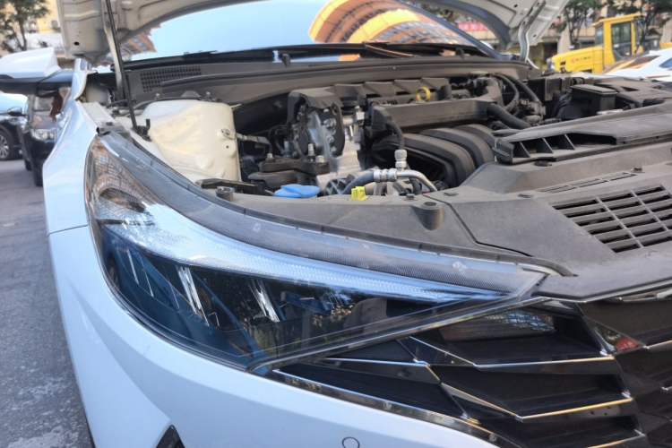 Used Hyundai Elantra 2022 1.5L CVT LUX Prestige Edition Right Front Headlight