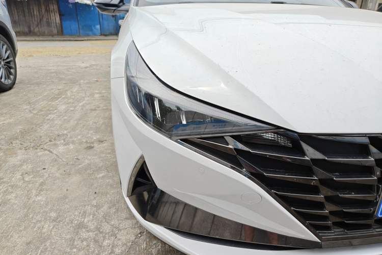 Used Hyundai Elantra 2022 1.5L CVT LUX Prestige Edition Right Front Headlight