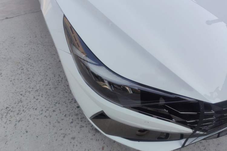 Used Hyundai Elantra 2022 1.5L CVT LUX Prestige Edition Right Front Headlight