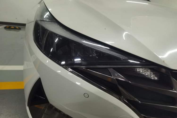 Used Hyundai Elantra 2022 1.5L CVT LUX Prestige Edition Right Front Headlight