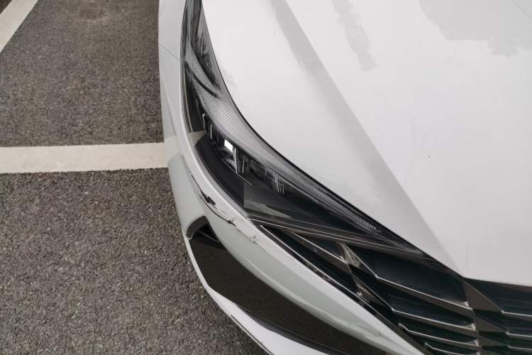 Used Hyundai Elantra 2022 1.5L CVT LUX Prestige Edition Right Front Headlight