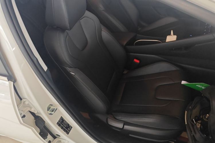 Used Hyundai Elantra 2022 1.5L CVT LUX Prestige Edition Right Front Seat