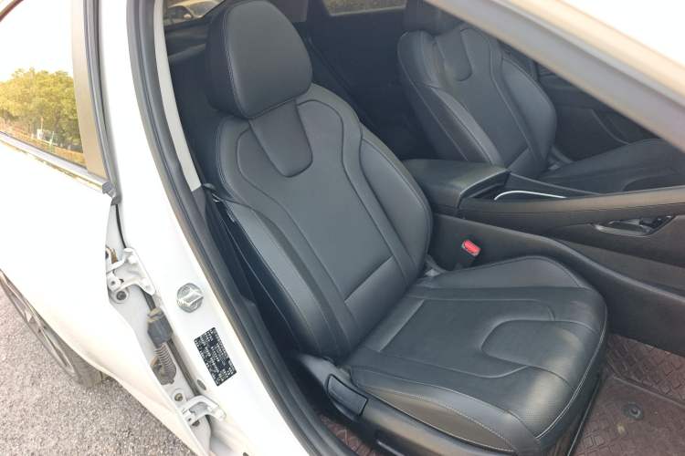 Used Hyundai Elantra 2022 1.5L CVT GLX Elite Edition Right Front Seat