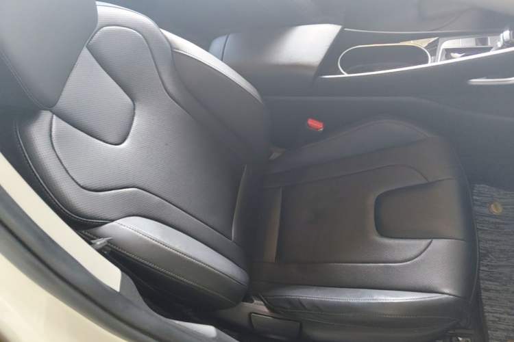 Used Hyundai Elantra 2022 1.5L CVT GLX Elite Edition Right Front Seat