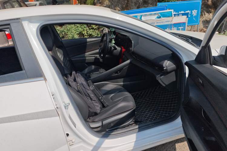 Used Hyundai Elantra 2022 240TGDi DCT LUX Prestige Edition Right Front Seat