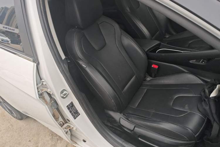 Used Hyundai Elantra 2022 1.5L CVT LUX Prestige Edition Right Front Seat