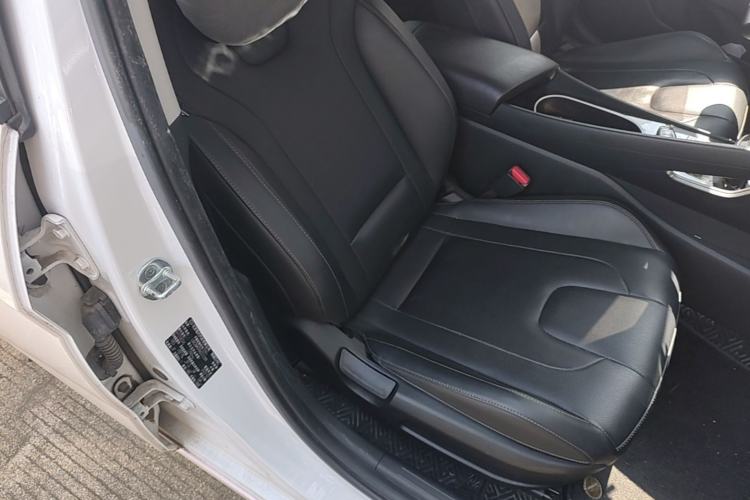 Used Hyundai Elantra 2022 1.5L CVT LUX Prestige Edition Right Front Seat