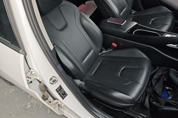 Used Hyundai Elantra 2022 1.5L CVT LUX Prestige Edition Right Front Seat