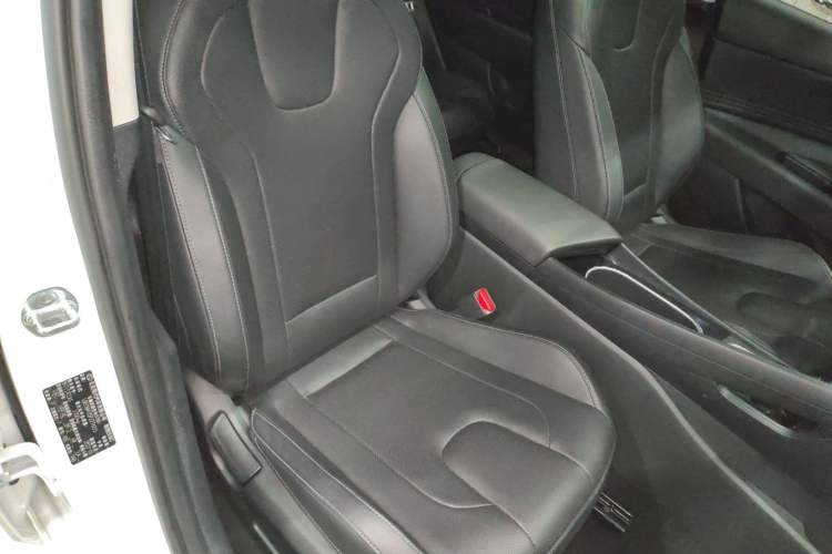 Used Hyundai Elantra 2022 1.5L CVT LUX Prestige Edition Right Front Seat